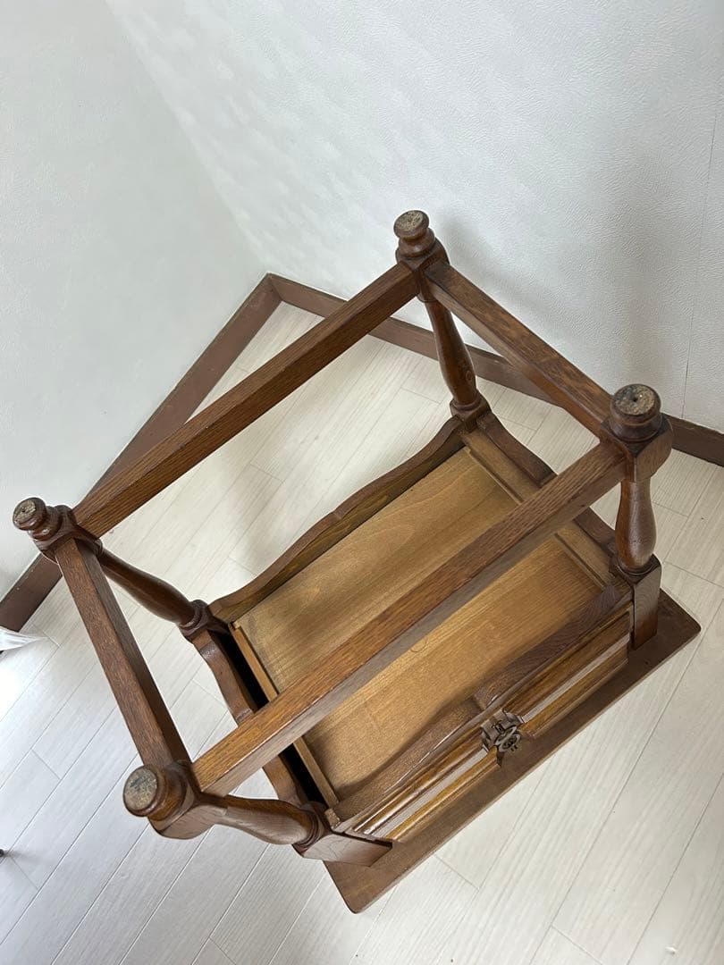 オランダ　クラシック　サイドテーブル　ローテーブル　サイドチェスト　オーク