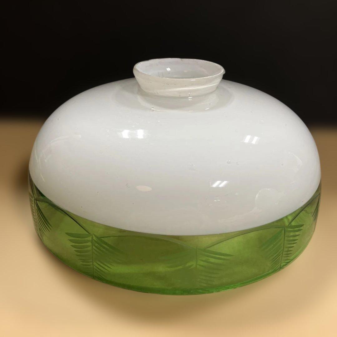 グリーンのはかまカットシェード・乳白ガラス