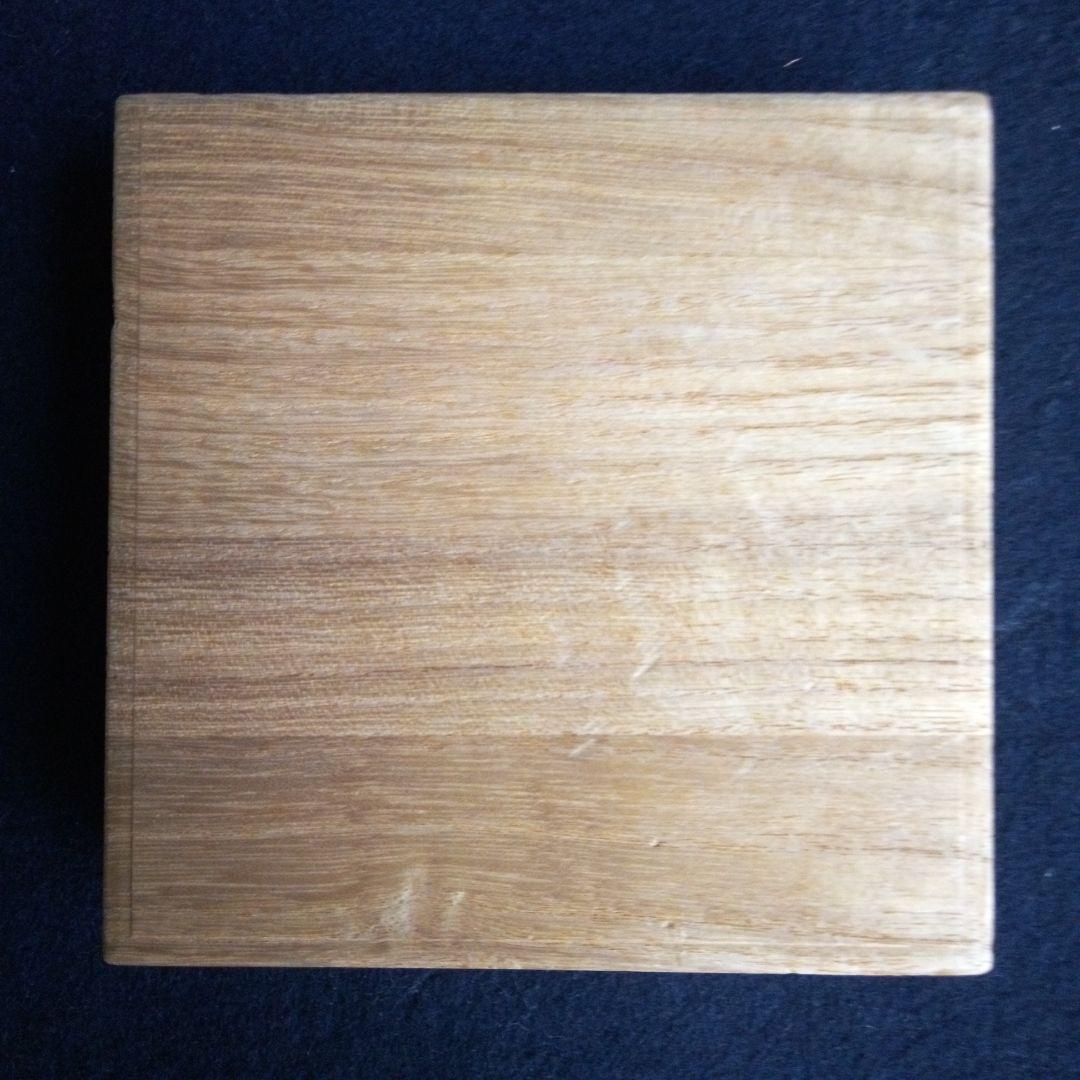 メ*9様 鍔 (つば)　金属製　伝説の生物デザイン 　木製フレーム付き