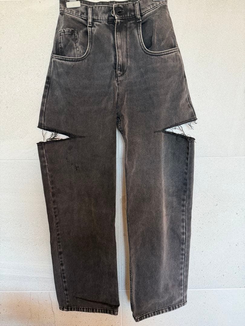 ぽんマルジェラブラックカットアウトデザイン デニムパンツ