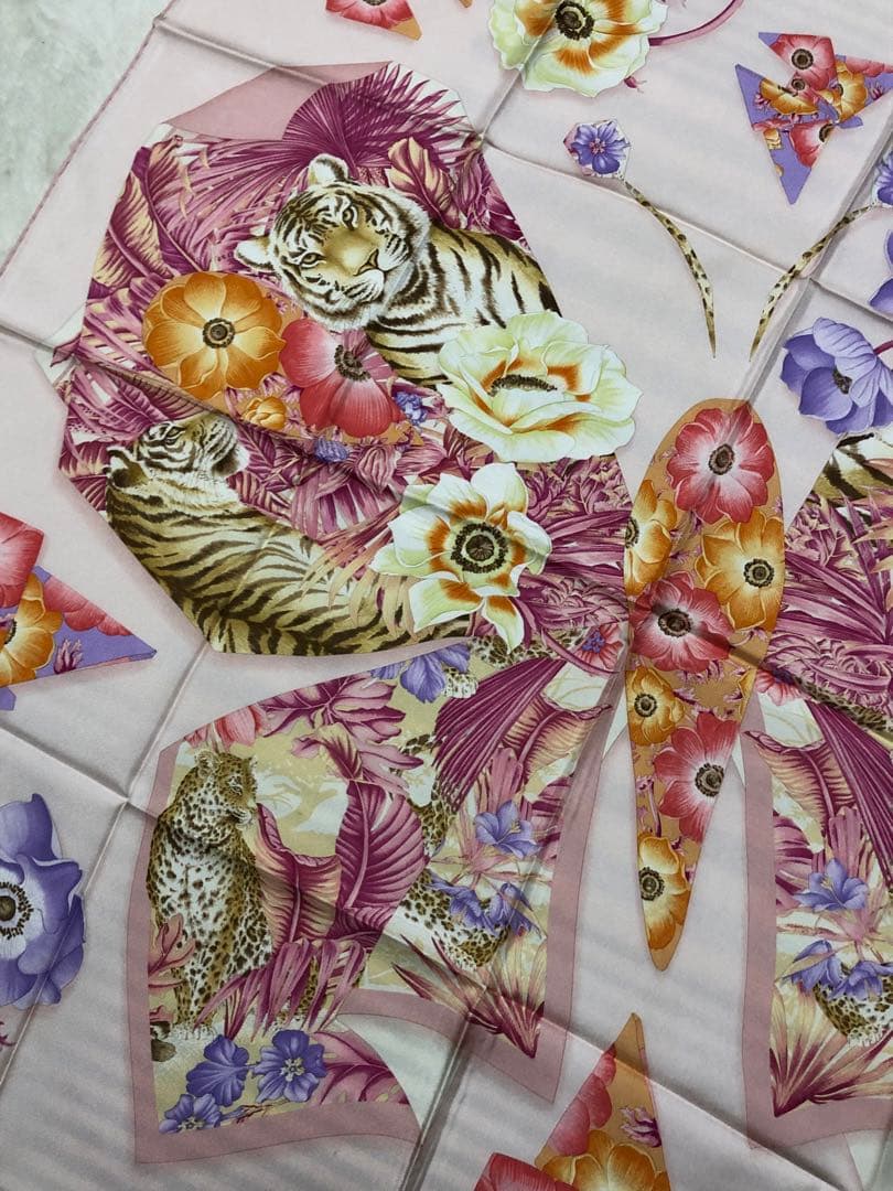 Salvatore Ferragamo 花柄スカーフ ピンク系