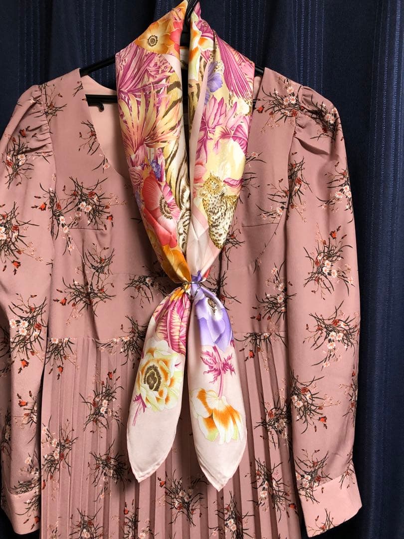 Salvatore Ferragamo 花柄スカーフ ピンク系