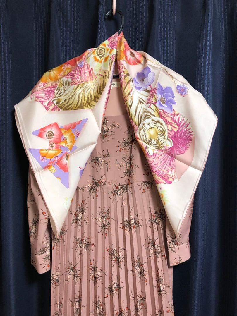 Salvatore Ferragamo 花柄スカーフ ピンク系