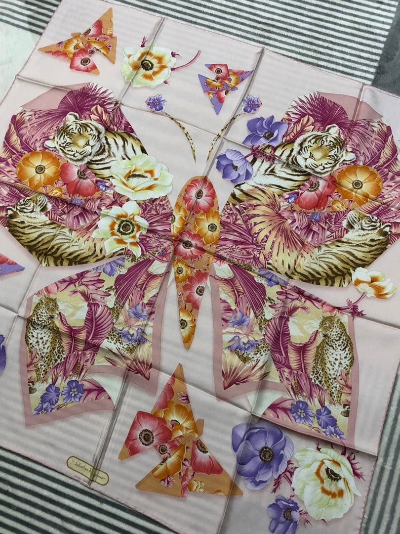 Salvatore Ferragamo 花柄スカーフ ピンク系