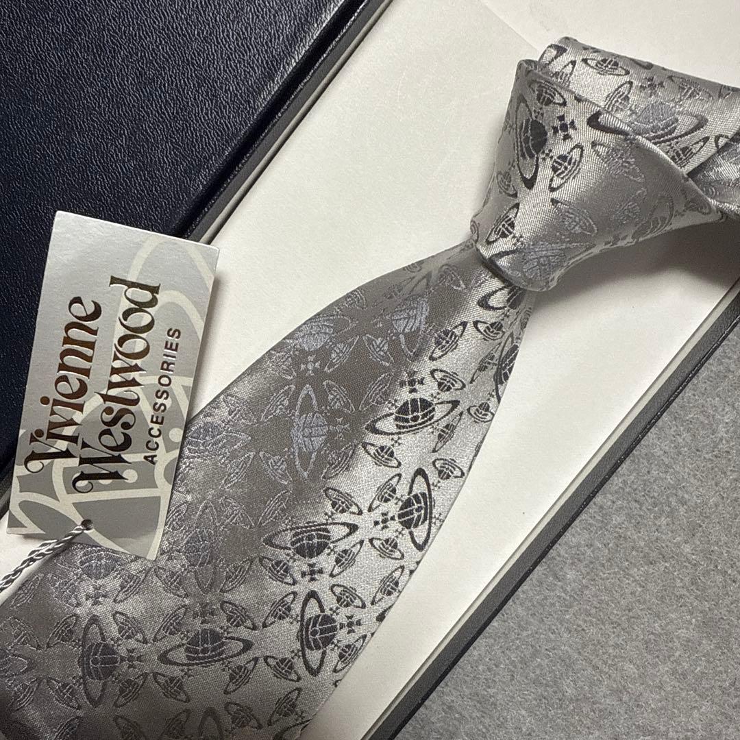 未使用タグ付　ヴィヴィアンウエストウッド　ネクタイ　銀　オーブ柄総柄　結婚式