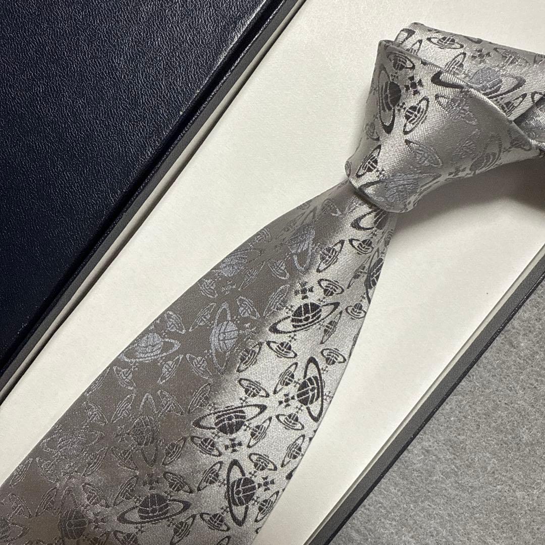 未使用タグ付　ヴィヴィアンウエストウッド　ネクタイ　銀　オーブ柄総柄　結婚式