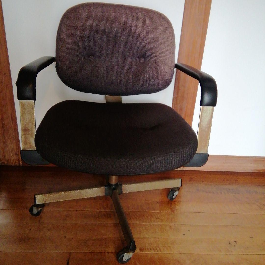最終値下げレトロ　管理職椅子　昔のものは物が良い。重厚感安定感抜群。金属部分錆び