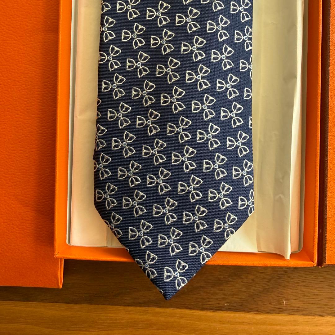 【新品】HERMES（エルメス）　ネクタイ　8cm ネイビー　紺　花柄　タグ付