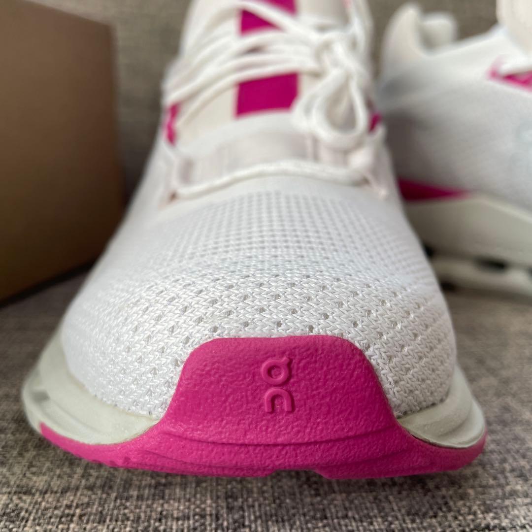On Cloudnova ホワイト/ピンク スニーカー　新品未使用
