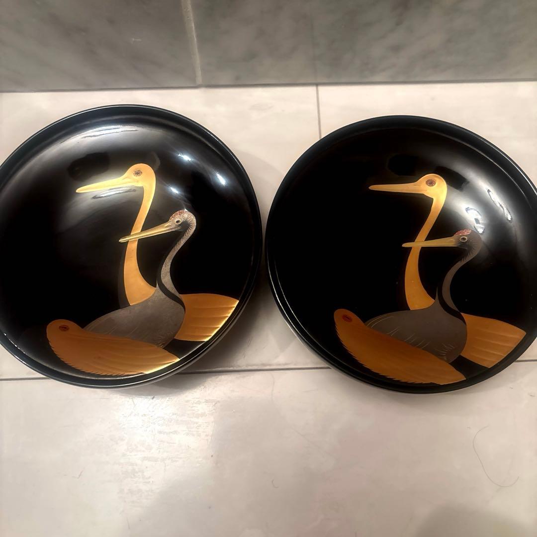 分厚い金彩で日本画のように美しい鶴の絢爛豪華な木製輪島漆塗りお椀2客