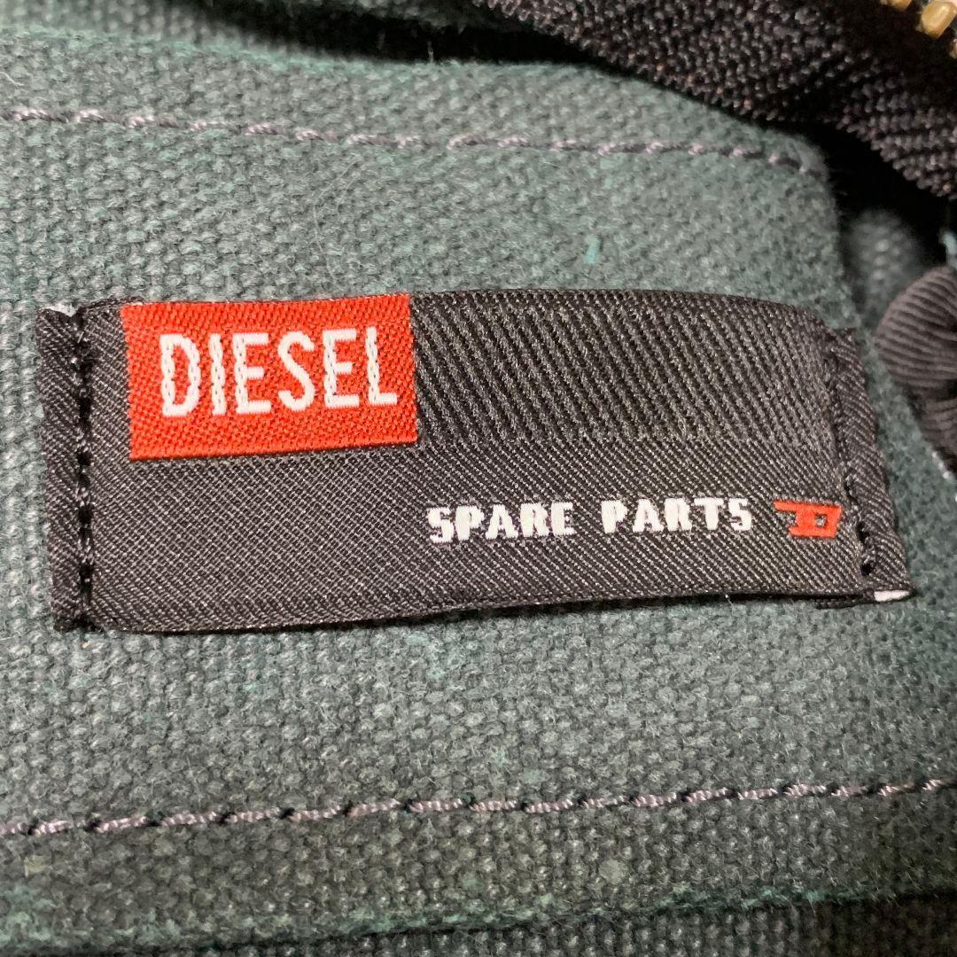 DIESEL メッセンジャーバッグ ダークグリーン ポケットにロゴ