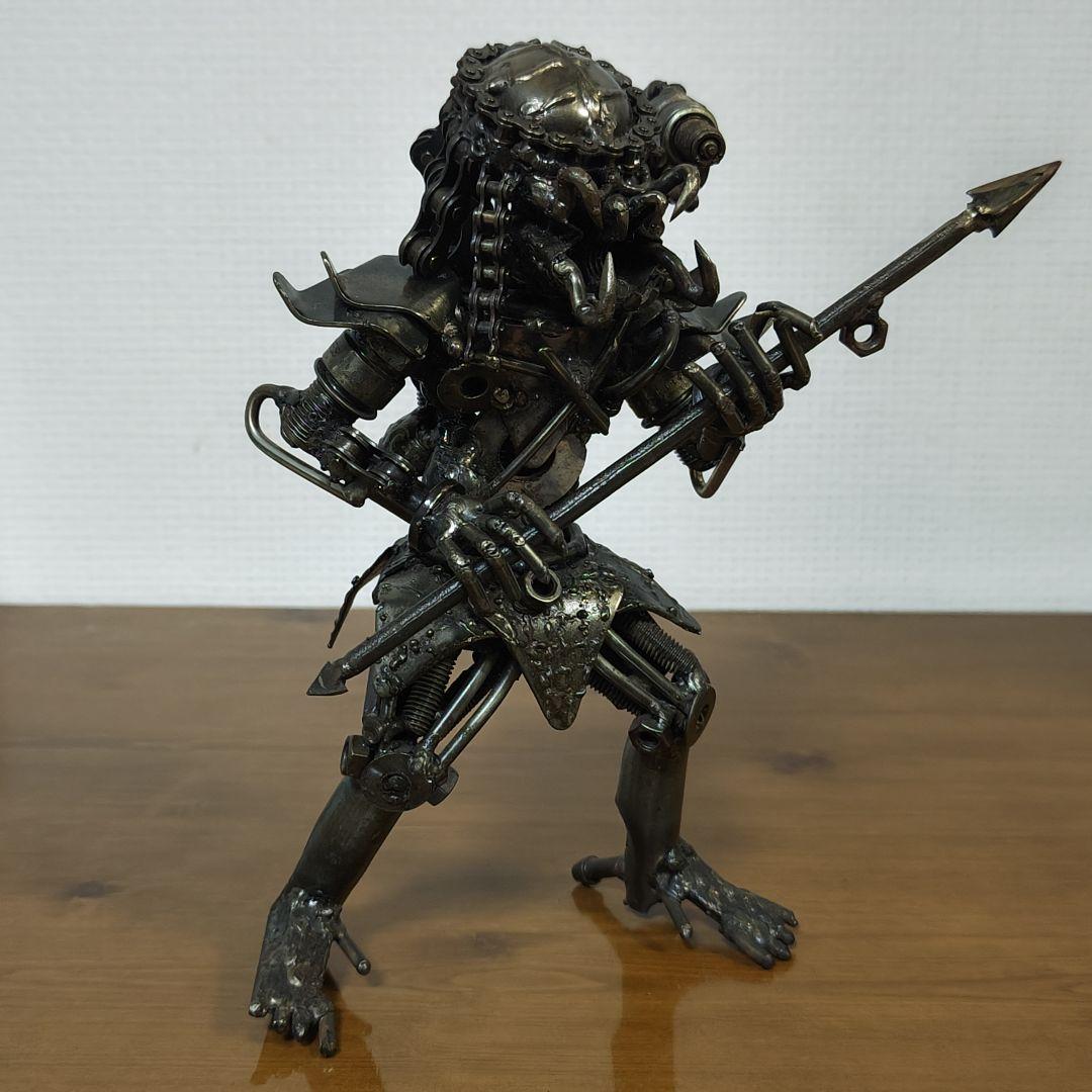 メタルアート プレデター モチーフ