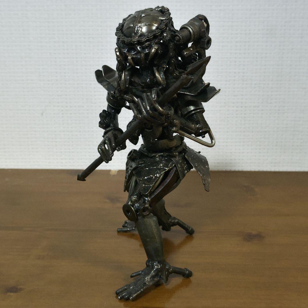 メタルアート プレデター モチーフ