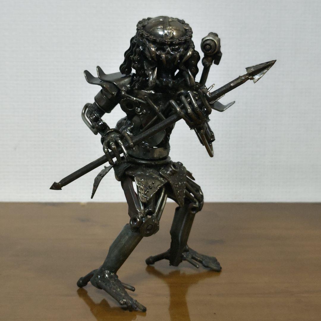 メタルアート プレデター モチーフ