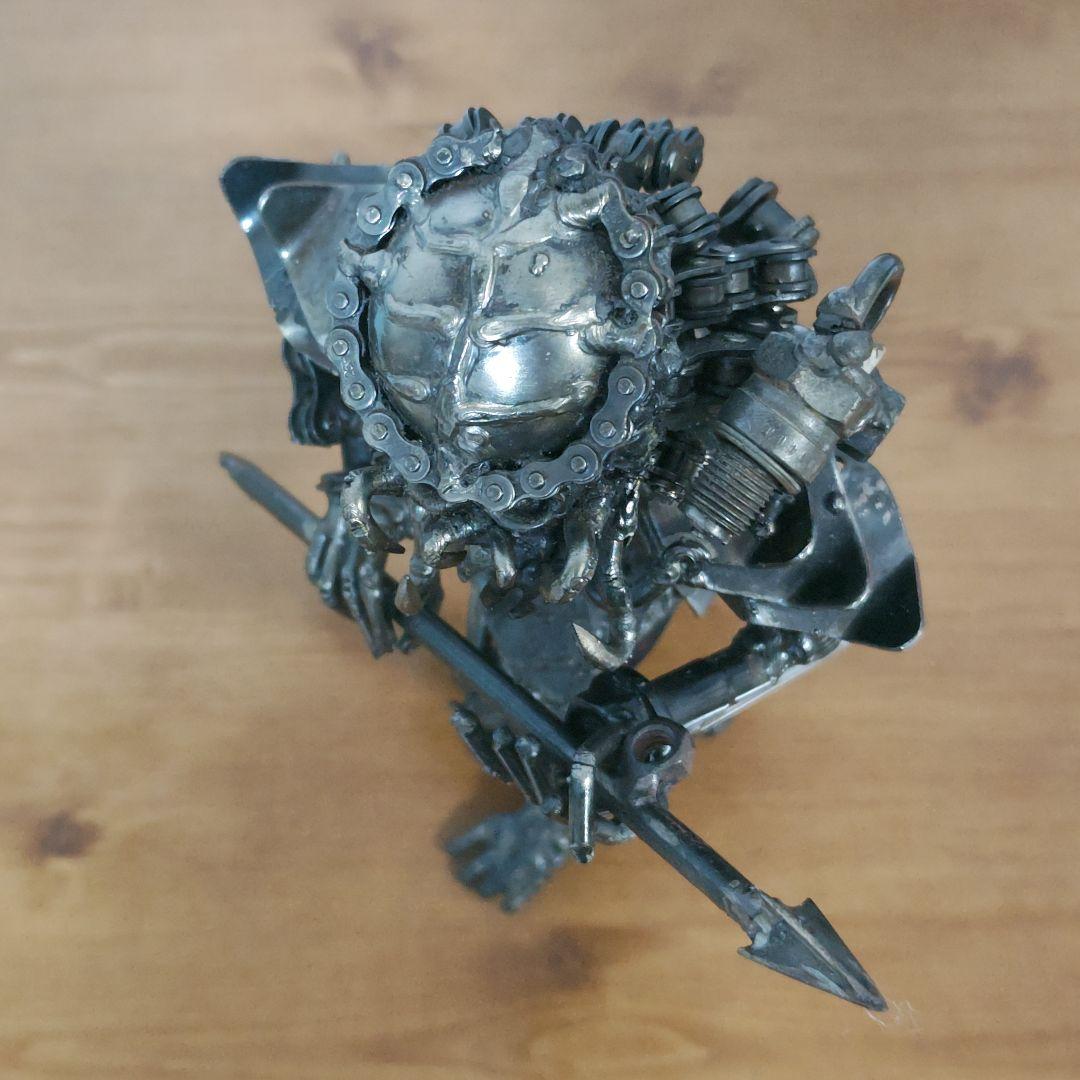 メタルアート プレデター モチーフ