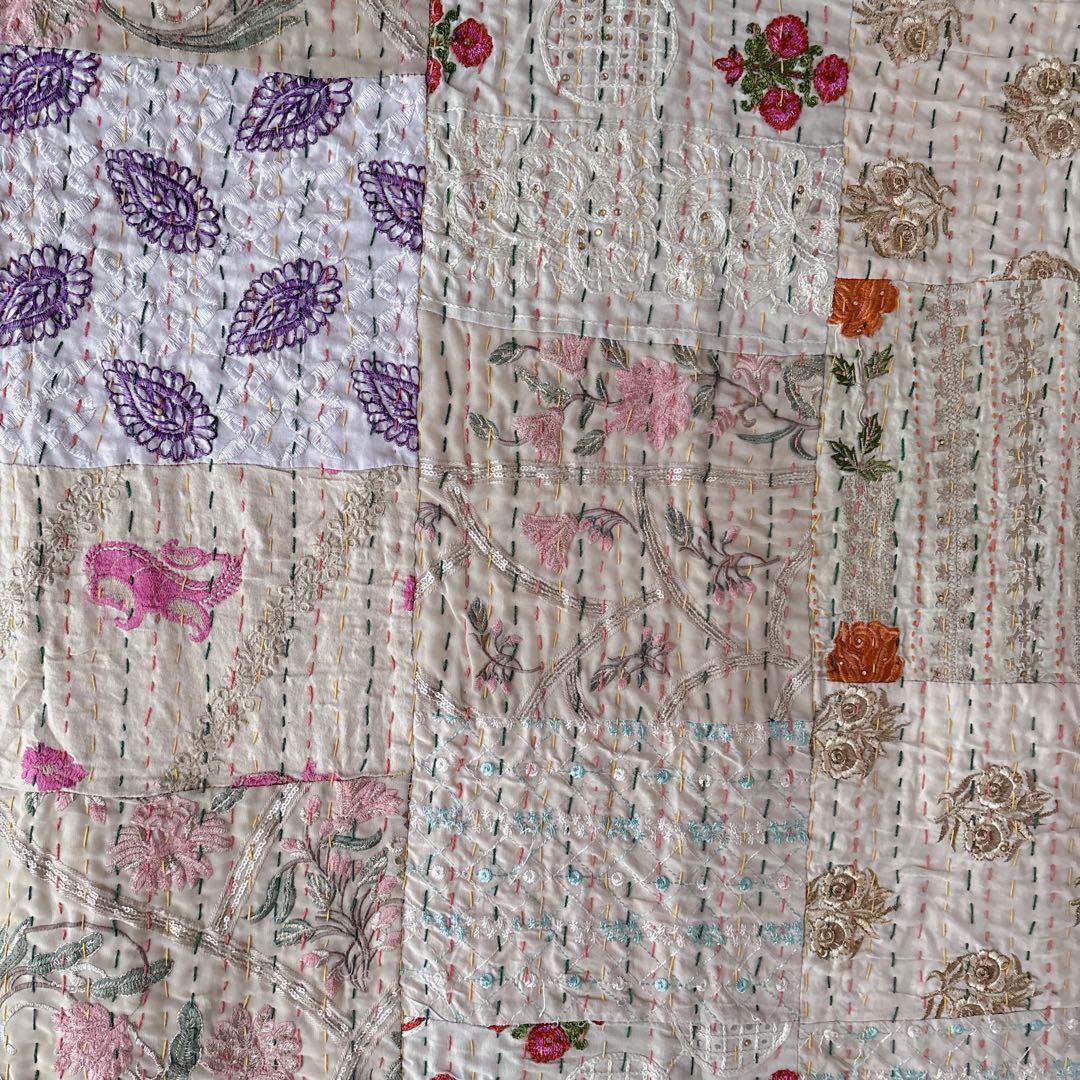 未使用❁エンブロイダリー　アイボリー　パッチワークカンタキルトマルチカバーラグ