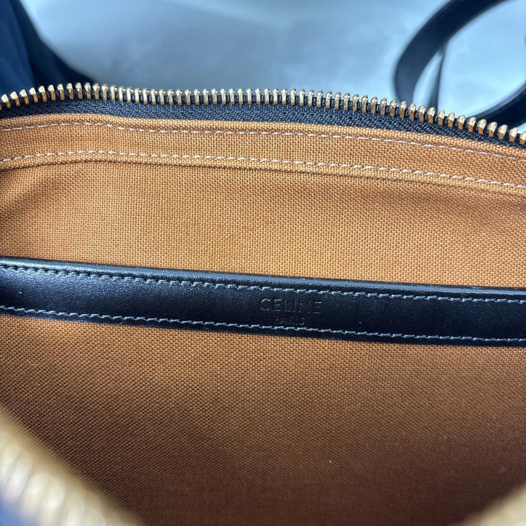 新品同様 セリーヌ トリオンフ レザー ミディアム メッセンジャーバッグ メンズ