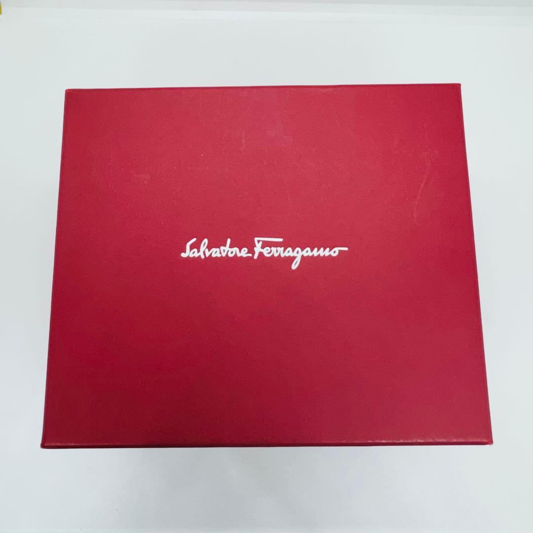 ✨Ferragamo✨フェラガモ✨ガンチーニ✨シルバー文字盤クォーツ✨腕時計✨