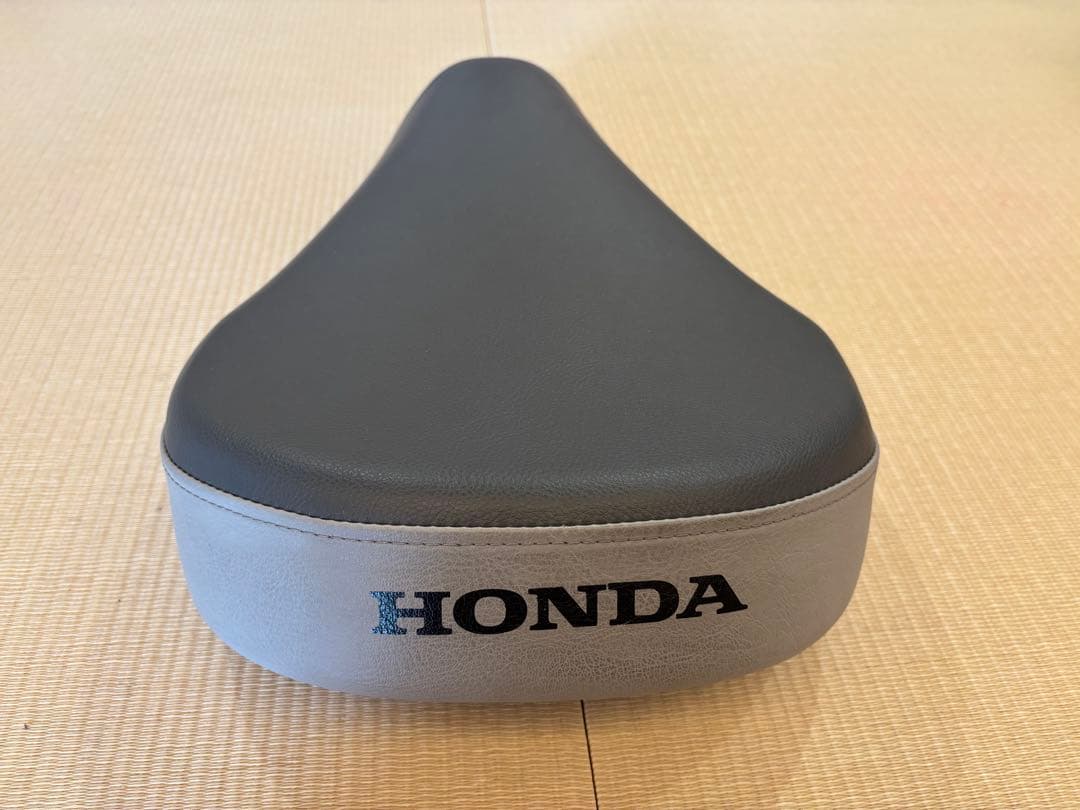 C125 純正シート