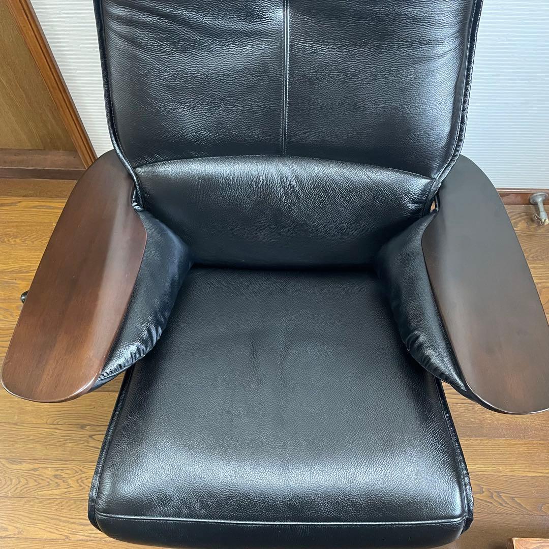 ★美品　カリモク　本革　リクライニングチェア　ブラック　デスクチェア　回転チェア