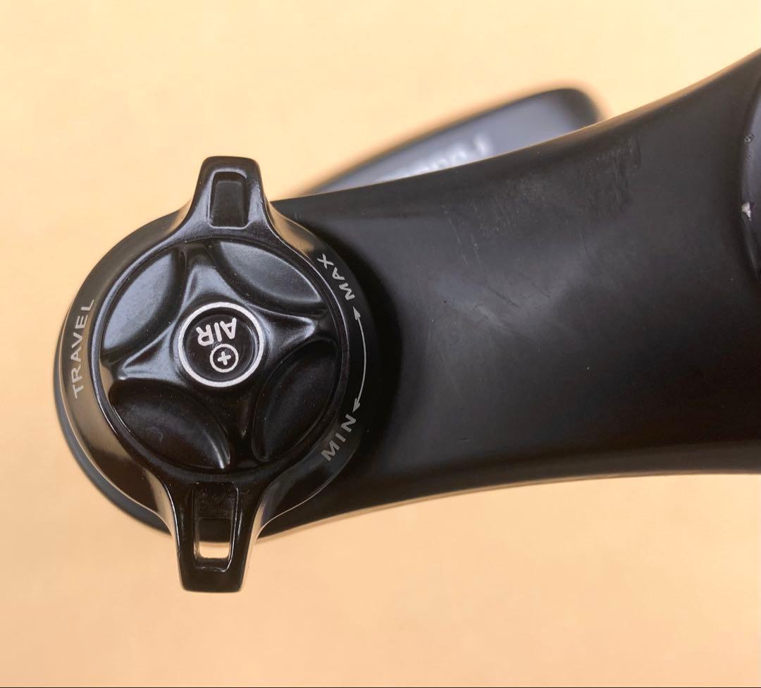 美品!!26インチ ロックショックス REVELATION /ROCKSHOX