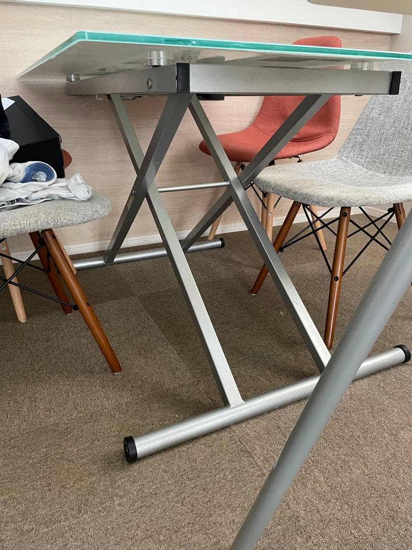 ガラステーブル 折りたたみ式 大きめ　高さ調節可能