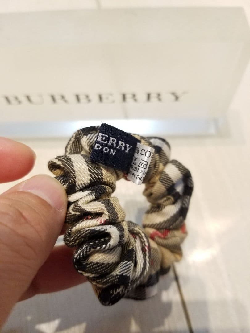 バーバリー新品未使用ミラー 未使用近ヘアゴム ノバチェックベージュ美品2点セット