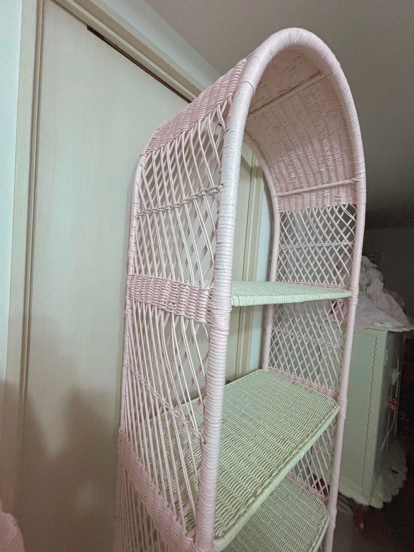ヴィンテージ ウィッカー ピンク アーチ型ラタン　棚　ロッカー