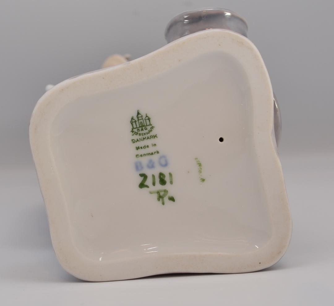 牛乳しぼりの女性　＃2181　Ⅱ　★B＆G（ロイヤルコペンハーゲン）　デンマーク