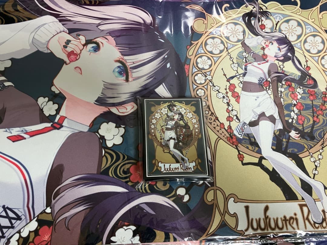 混沌の女神様　ホロライブ　スリーブ　プレイマット　ミュシャ風　らでん