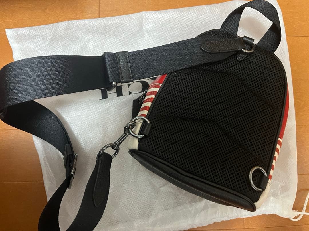 coach×キースヘリング　ミッキー ボディバッグ