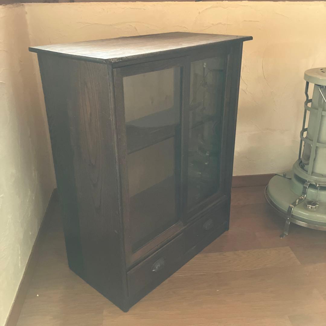 アンティーク　レトロな食器棚