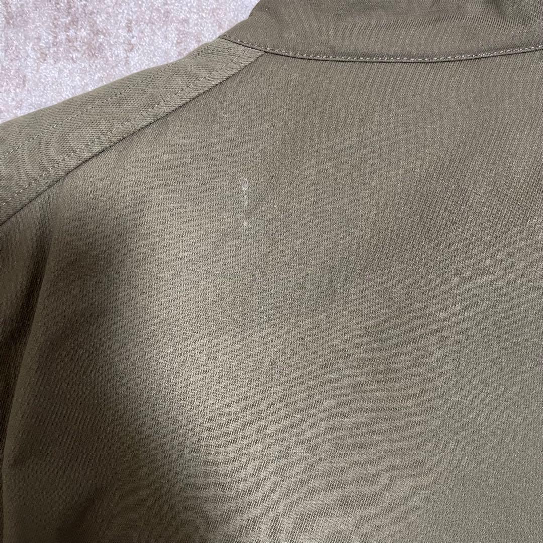 オリーブ色ナイロンジャケット