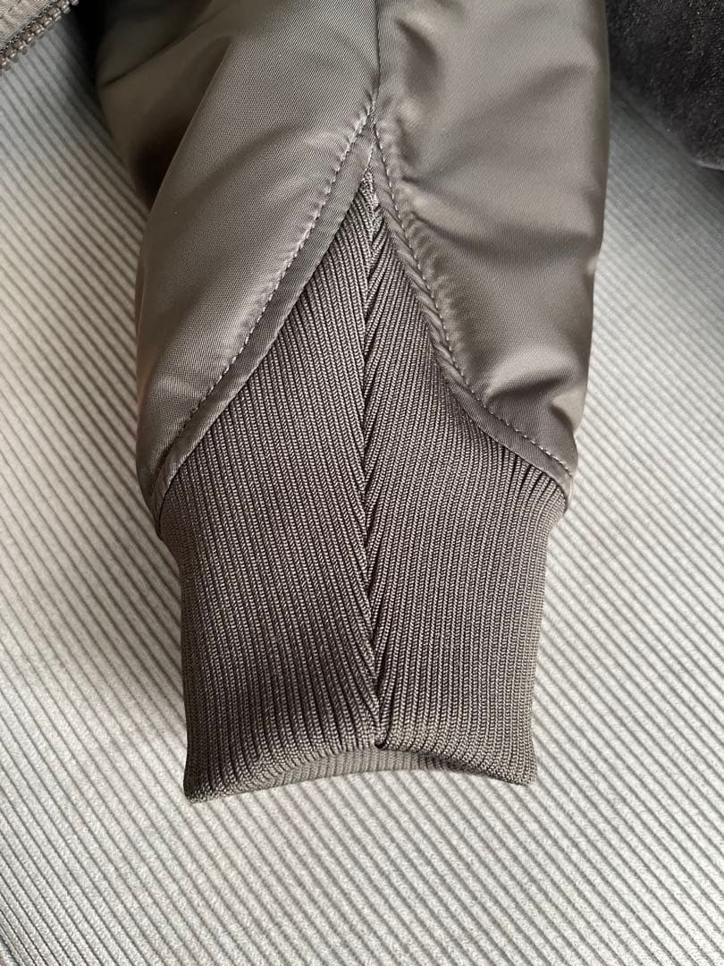 UNIQLO＋J コラボ　ハイブリッドダウンMA-1ブルゾン(ダークグリーン)