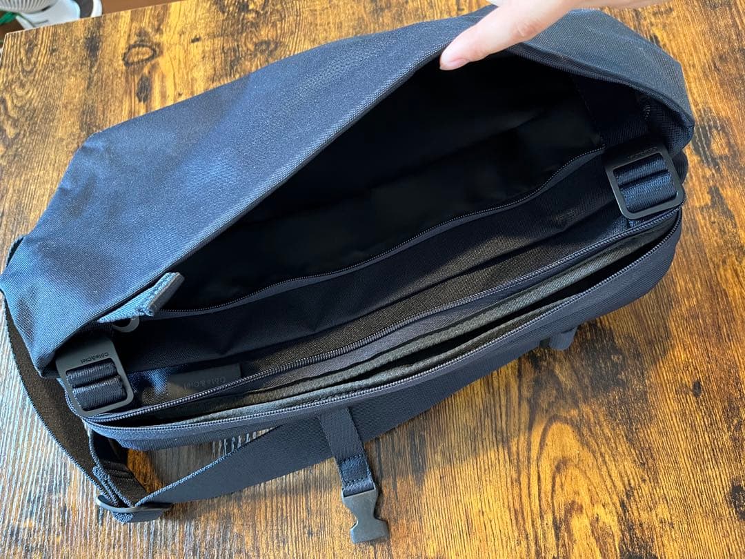 コートエシエル　スリングバッグ