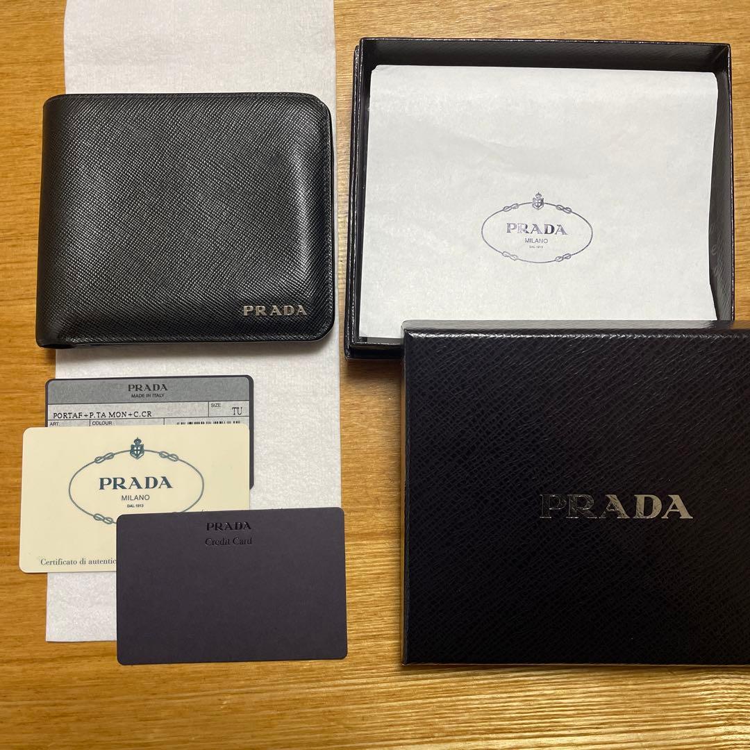 PRADA 折りたたみ財布