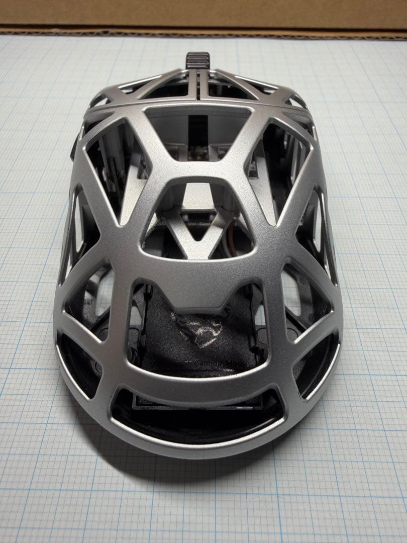 WLMouse BEAST X Mini (マグネシウム合金/超軽量34g)