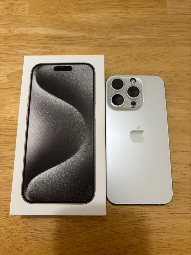 美品 iPhone15Pro ホワイト バッテリー88%