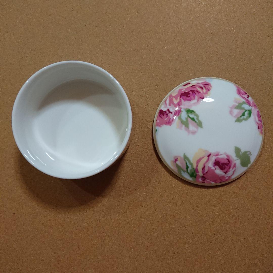 クチュールローズ アフタヌーンティーセット ローラアシュレイ ケーキスタンドほか