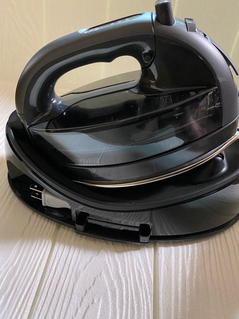 【新品★未使用】Panasonic コードレスアイロン NI-WL709-K