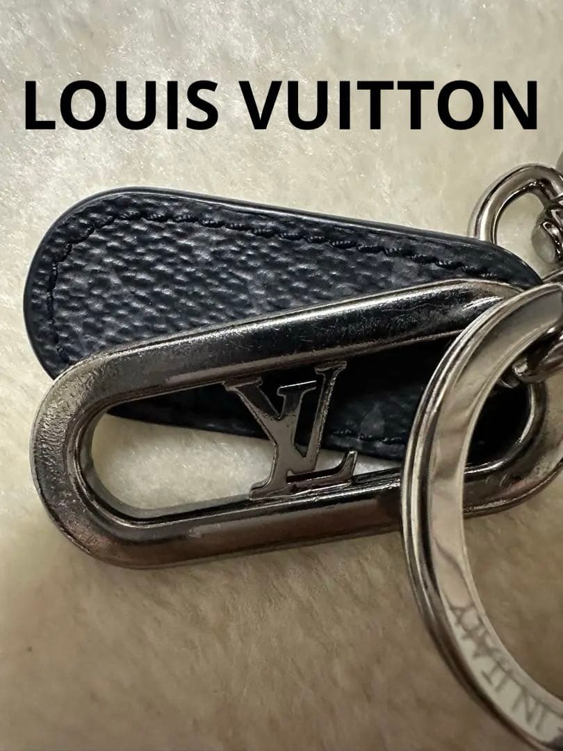 LOUIS VUITTON キーホルダー・LV シグネチャー チェーン