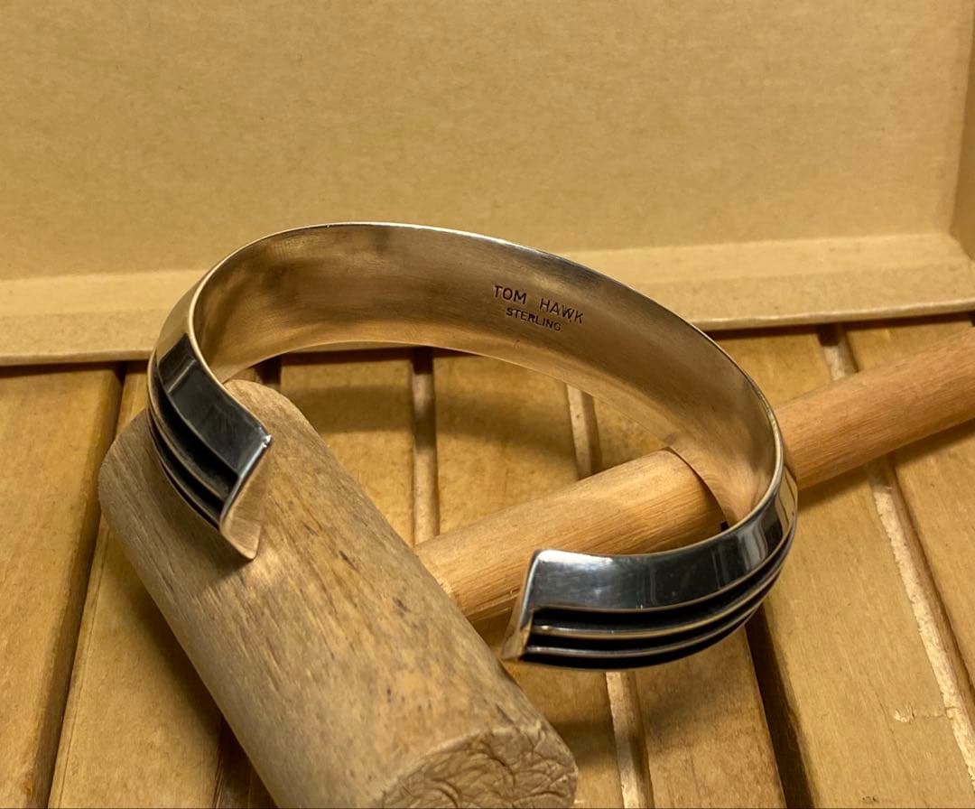 【美品】TOM HAWK 3ラインシルバーバングル ナバホ族