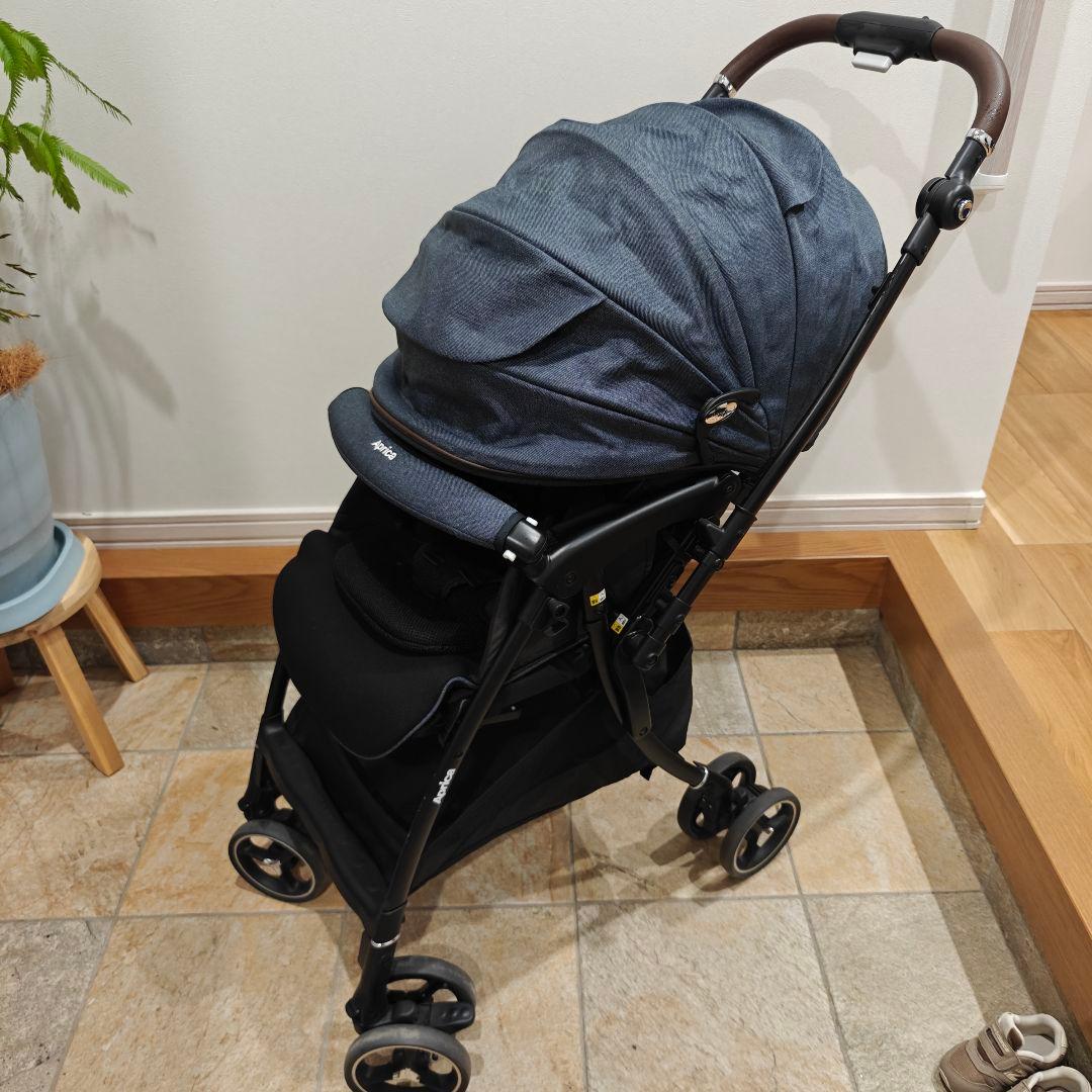 ぐ*ん様 美品　ラクーナクッションフリープラスAprica 横移動 ベビーカー