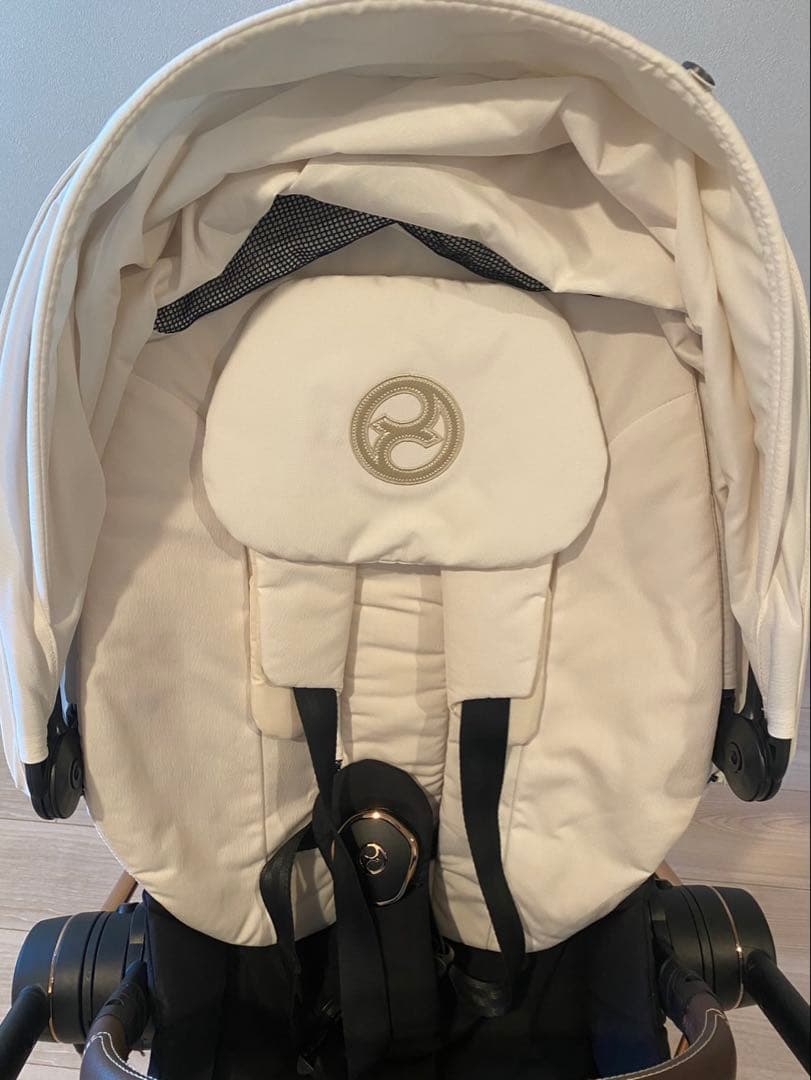 サイベックスミオス　ホワイトシートカバー ローズゴールドフレーム ベビーカー