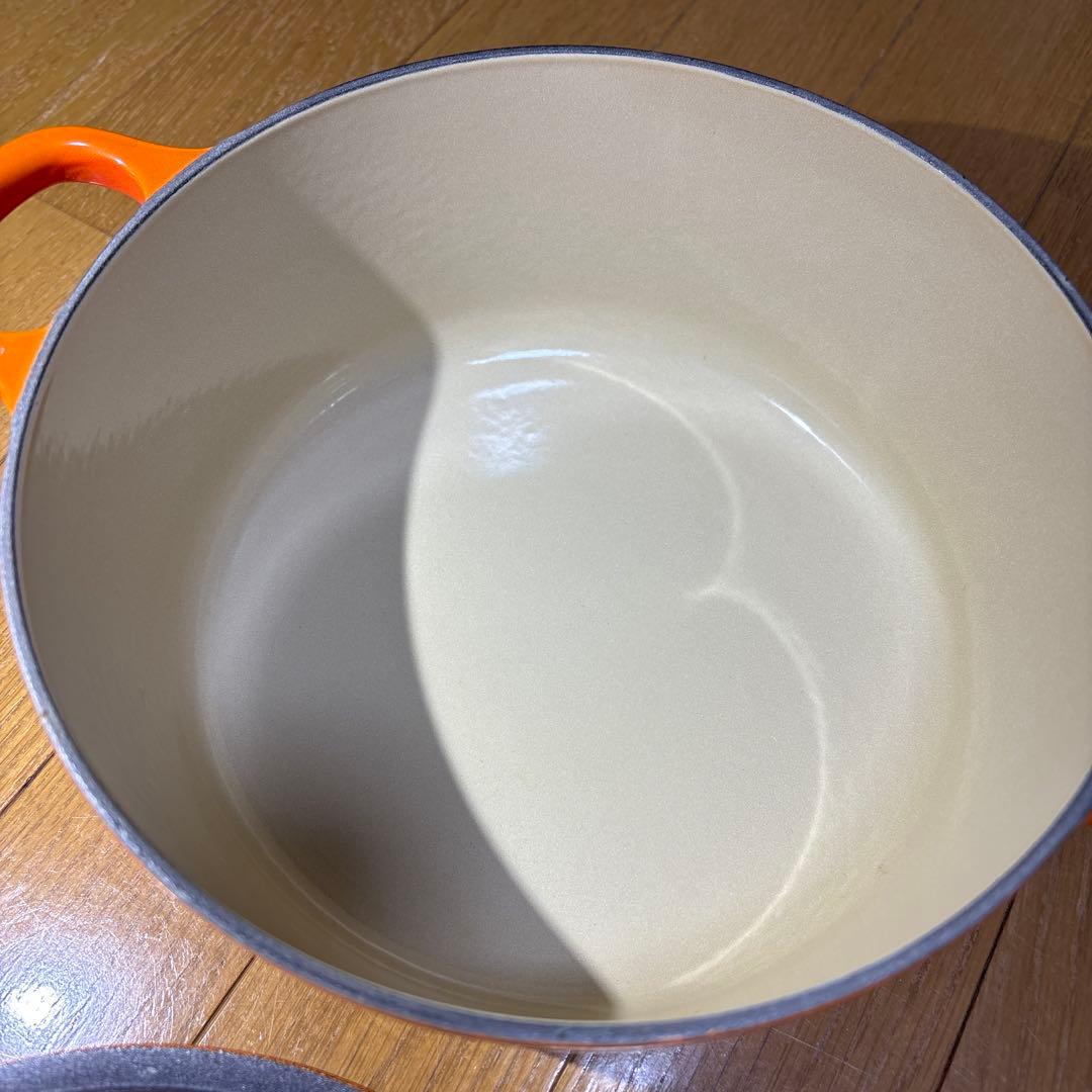 ほぼ新品 ル・クルーゼ ココット 22cm オレンジ 美品
