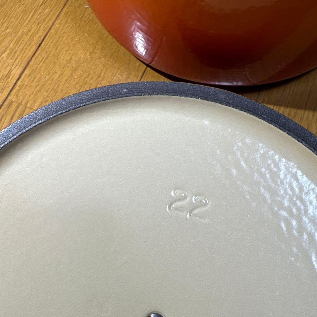 ほぼ新品 ル・クルーゼ ココット 22cm オレンジ 美品