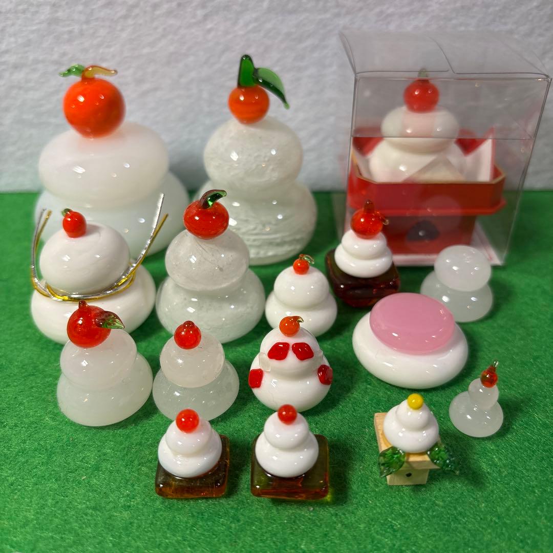 鏡餅と三宝、台座　ガラス細工　ミニチュア