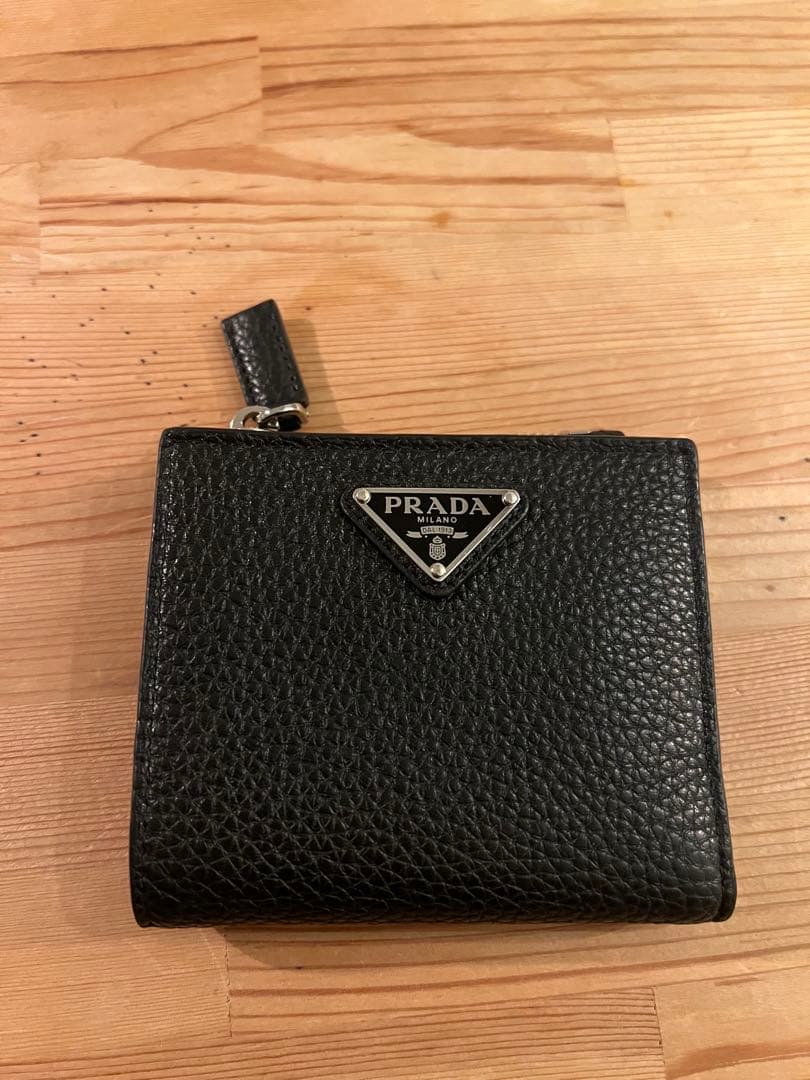 PRADA プラダ　ヴィッテロダイノレザー 財布