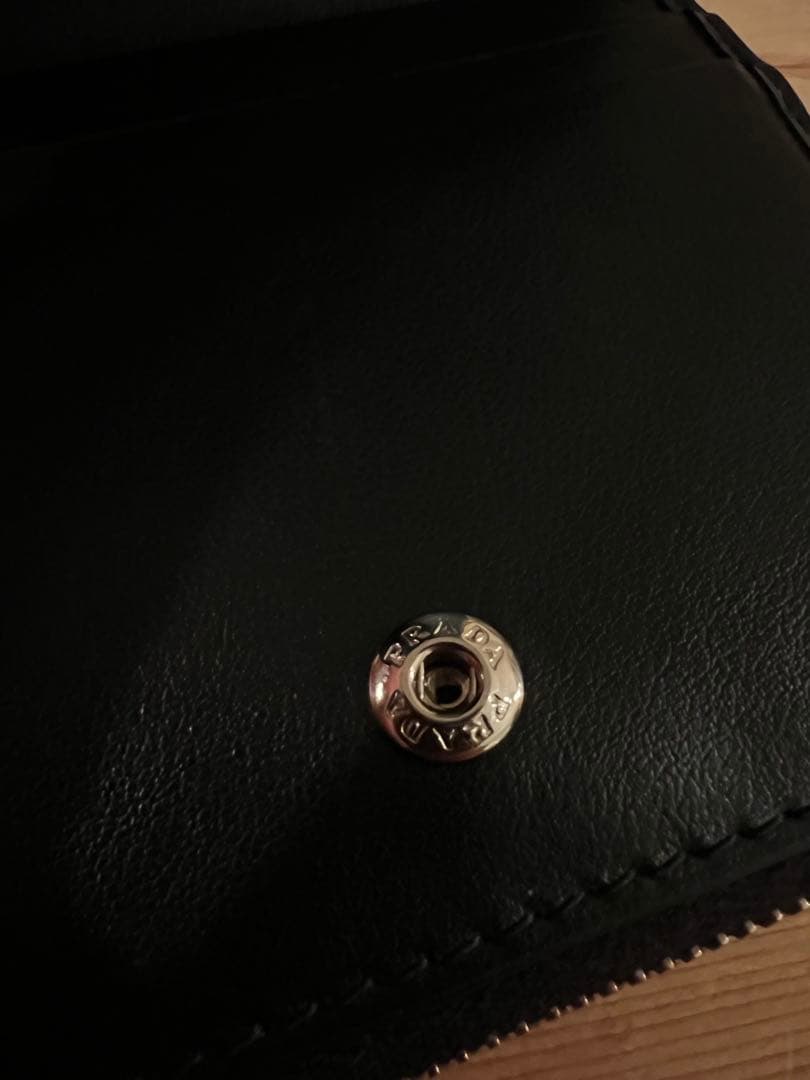 PRADA プラダ　ヴィッテロダイノレザー 財布
