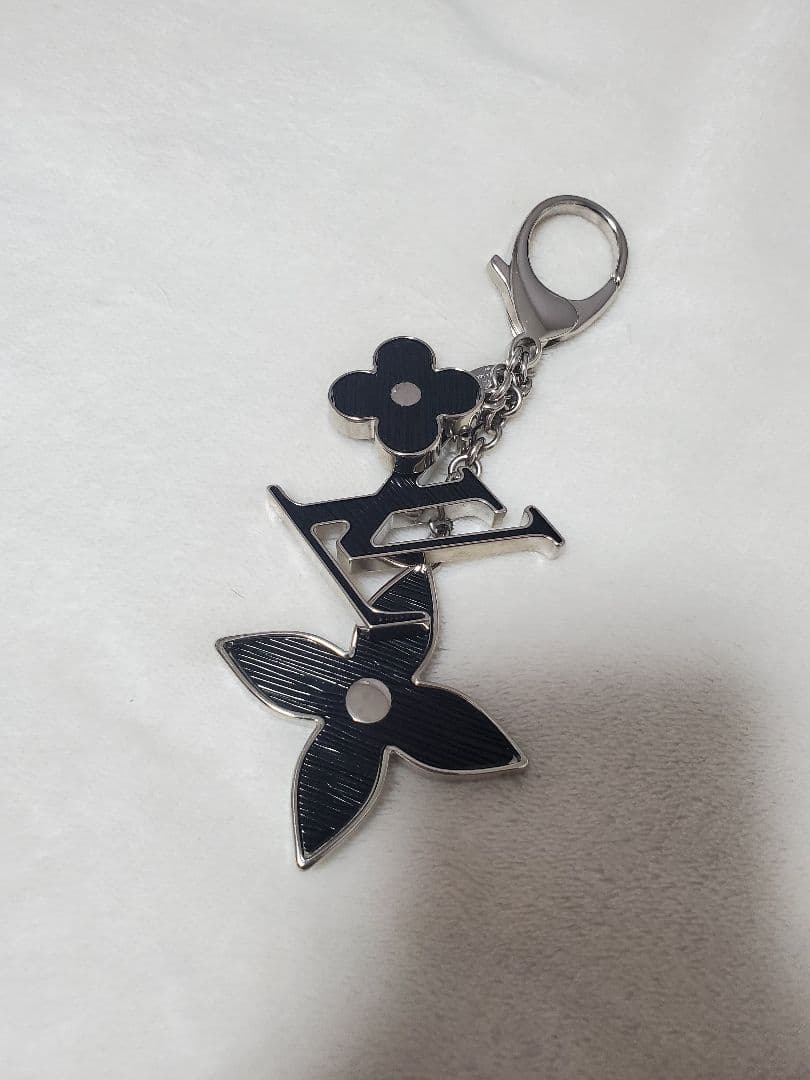 ルイヴィトン エピ ビジューサックフルールドゥ キーホルダー